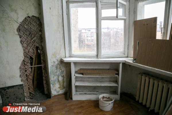 В Городке чекистов отремонтированная после пожара кровля течет уже неделю