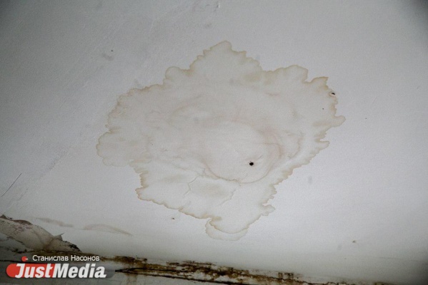 УК выяснила, почему протекает крыша в Городке чекистов. Кровлю нужно было менять полностью