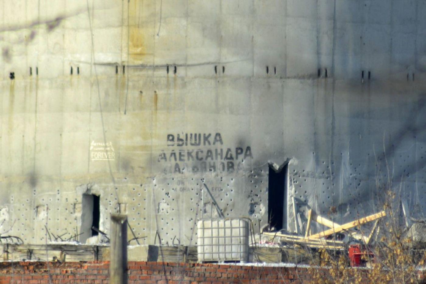 В основании недостроенной башни выпилили отверстия под взрывчатку и формируют вторую земляную подушку. ФОТО, ВИДЕО - Фото 1