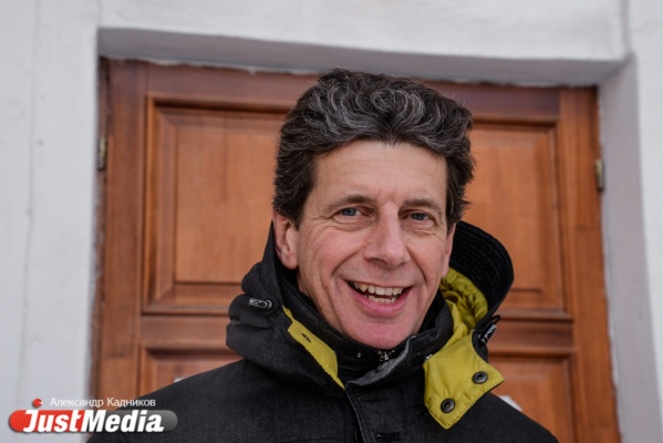 Дирижер из Нидерландов Рене Гуликерс: «Утром - 26. Я никогда не встречал весну в таких условиях». В Екатеринбурге -6 и снова снег. ФОТО, ВИДЕО