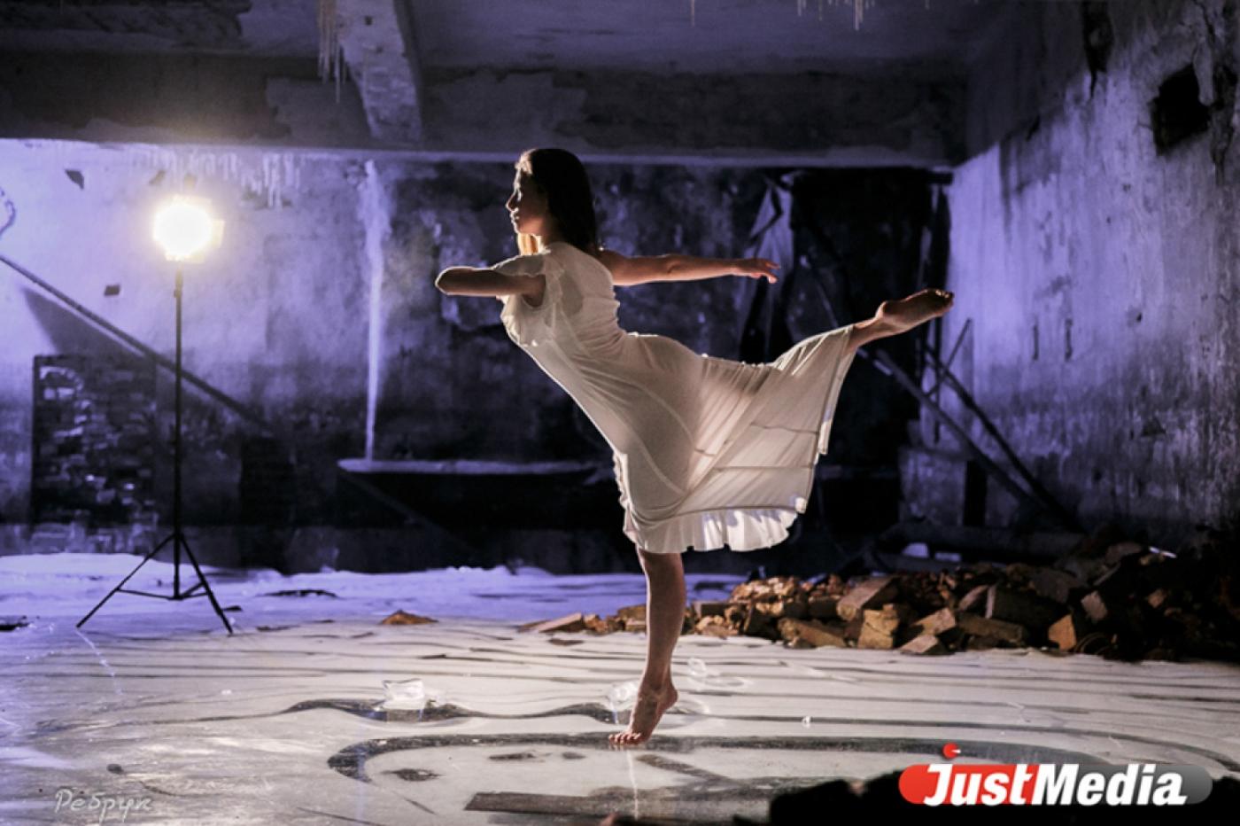 В Екатеринбурге фотографы заставили модель танцевать босиком на льду. ФОТО - Фото 1