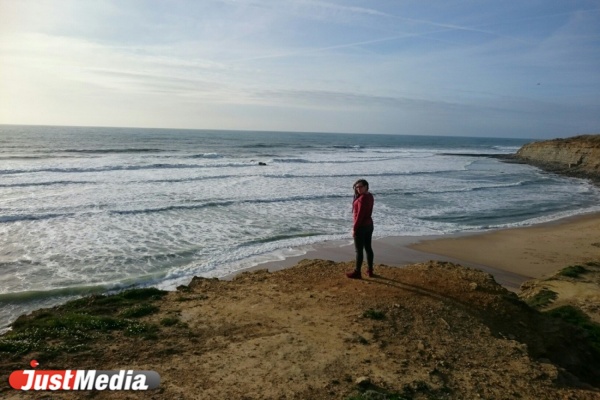 Филолог Аня Чемагина: «Привет с Атлантического океана. У нас уже +20. А вы все еще мерзните? Тогда приезжайте к нам». В Екатеринбурге +9. ФОТО, ВИДЕО