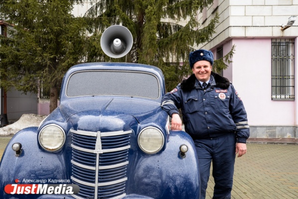 Старший инспектор ДПС Серей Пакулин: «Впереди теплое, зеленое, долгожданное лето». Пока в Екатеринбурге +4 и мокрый снег. ФОТО, ВИДЕО
