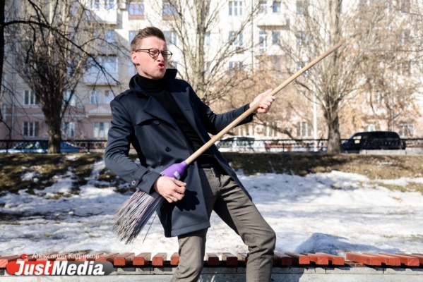 Ведущий «4 канала» Александр Щипанов: «У природы есть плохая погода, но мы на Урале привыкли делать ей скидку». В Екатеринбурге +6 и снег. ФОТО, ВИДЕО