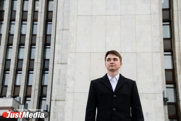 Артем Николаев, «Молодая гвардия»: «Хочу пожелать, чтобы этой весной всем хватало тепла». В Екатеринбурге +13 и небольшой дождь. ФОТО, ВИДЕО