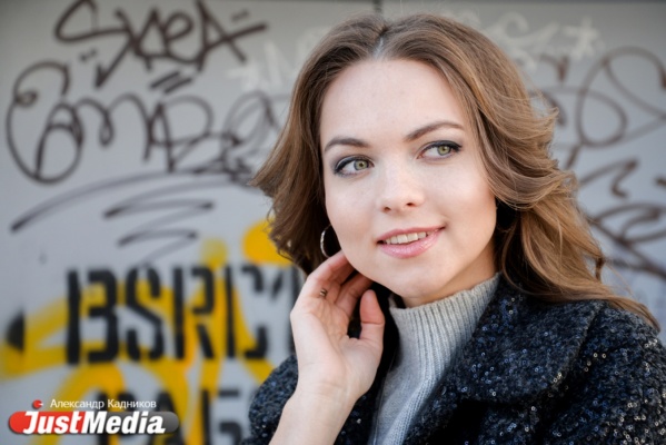 Наталья Халтурина, телеведущая: «Самое время выйти на любимые улицы и вдохнуть свежий воздух». В Екатеринбурге +11 и дождь. ФОТО, ВИДЕО