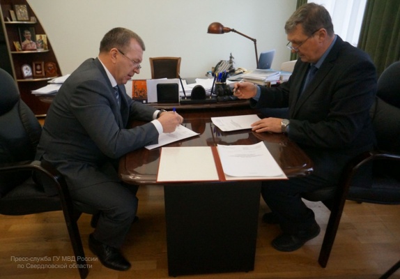 Свердловская полиция и областной профсоюз госучреждений договорились об улучшении условий труда работников - Фото 1