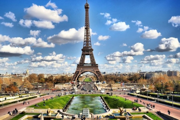 Абоненты «Билайн» предпочли Францию для романтических путешествий 8 марта - Фото 1