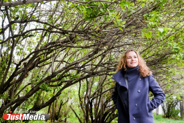 Парикмахер Нина Жигалова: «Лето – это маленькая жизнь, давайте проживем ее тепло и ярко». В Екатеринбурге пока +10 и дождь. ФОТО, ВИДЕО