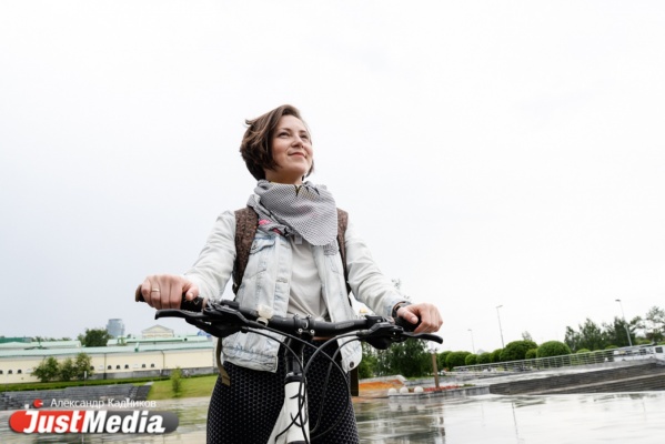 Маркетолог Юлия Панфилова: «Главное – одеваться по погоде». В выходные в Екатеринбурге потеплеет и закончатся дожди. ФОТО, ВИДЕО
