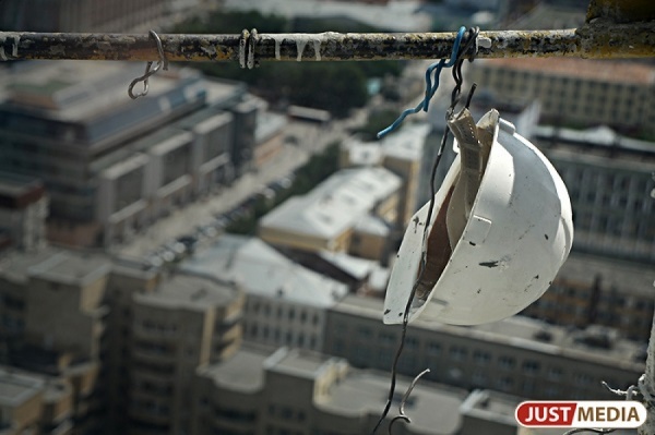 В Качканаре умер рабочий, поскользнувшийся при ремонте кровли детского сада - Фото 1