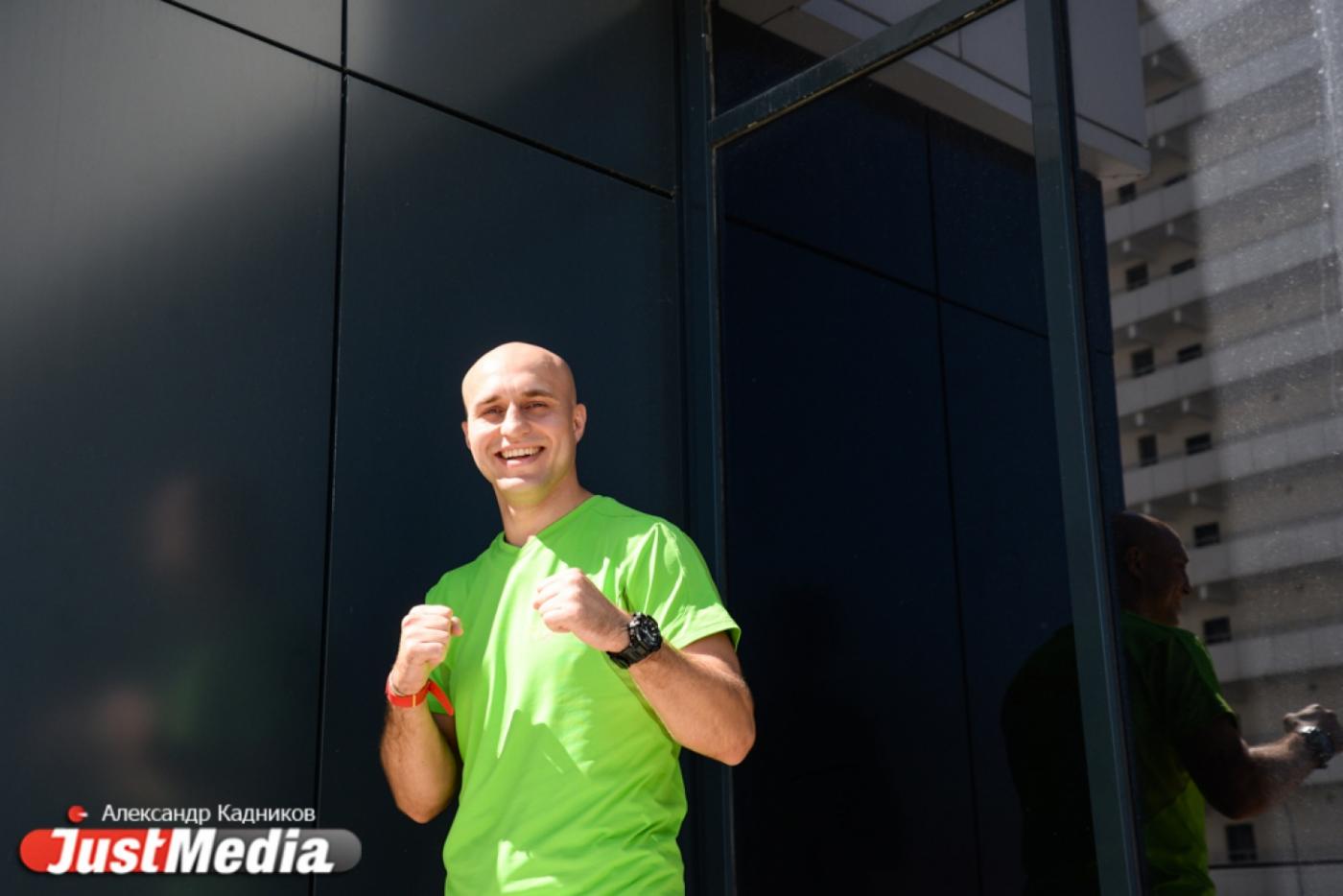 Тренер-универсал Виталий Чалый: «Мне нравится такая погода: отличное настроение, красивые девушки ходят». В Екатеринбурге снова жара. ФОТО, ВИДЕО - Фото 1