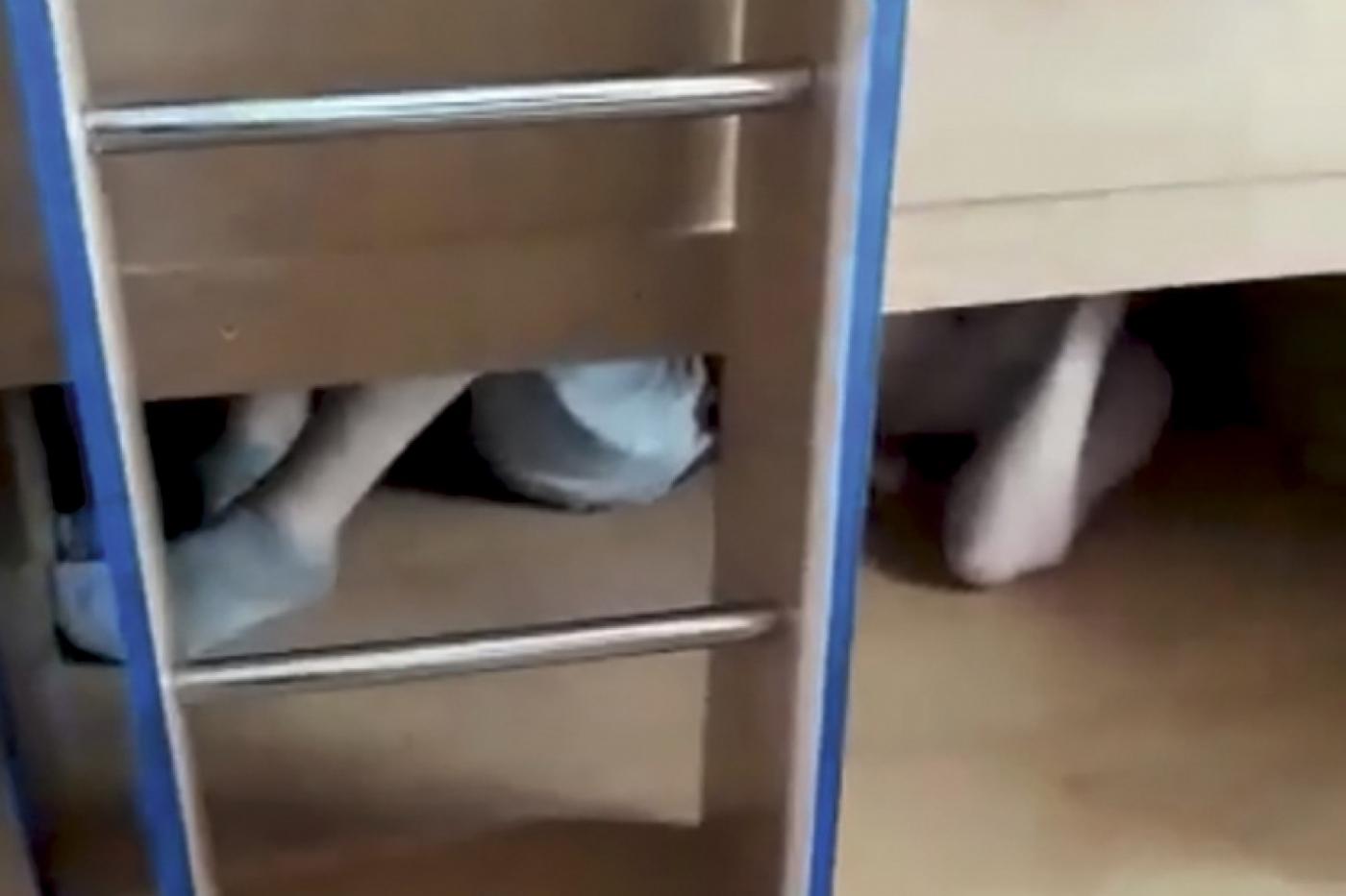 Алиментщик, прятавшийся от приставов под кроватью, стал фигурантом уголовного дела - Фото 1