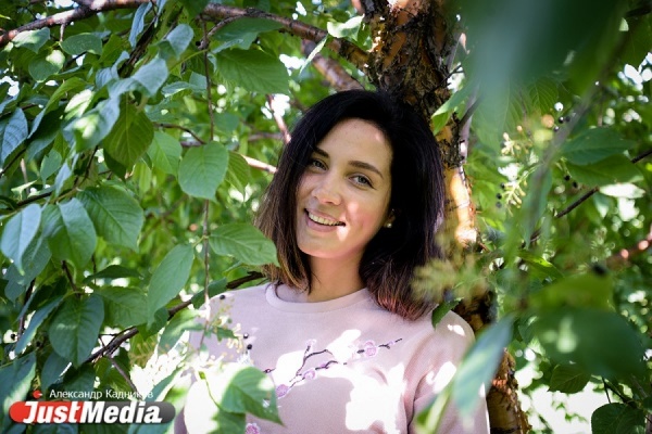 Мисс Екатеринбург – 2011 Татьяна Неверова-Никонова: «Очень хорошо про уральское лето написал поэт Анатолий Торопов». Во вторник в Екатеринбурге +25, возможен дождь. ФОТО, ВИДЕО