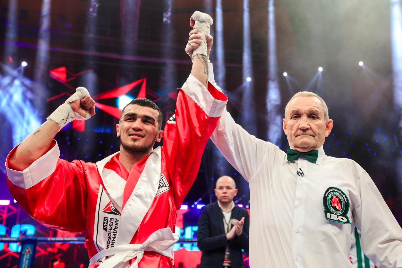 Четыре нокдауна за два раунда - Шавкат Рахимов провел успешную защиту титула IBO World - Фото 1