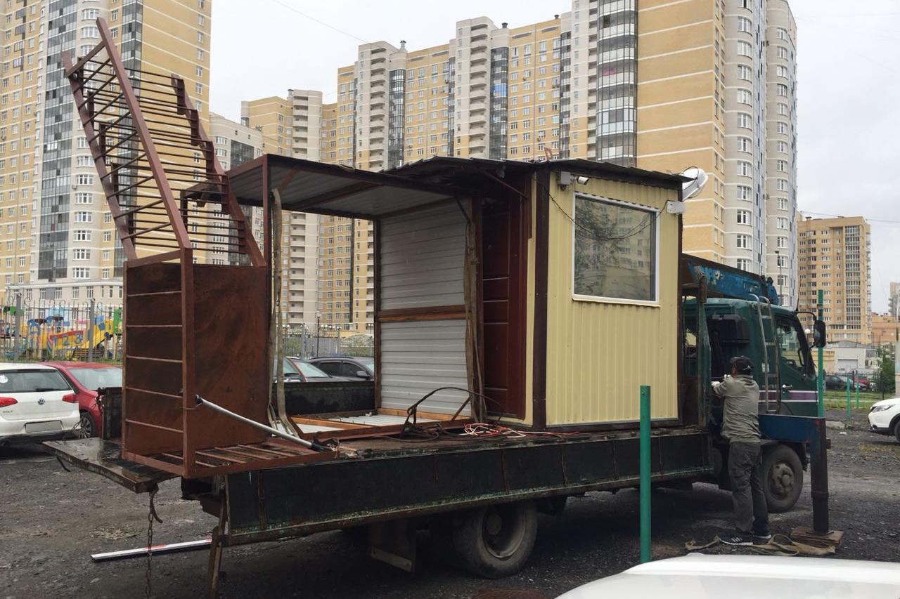 Судебные приставы снесли нелегальную стоянку на Авиационной - Фото 1