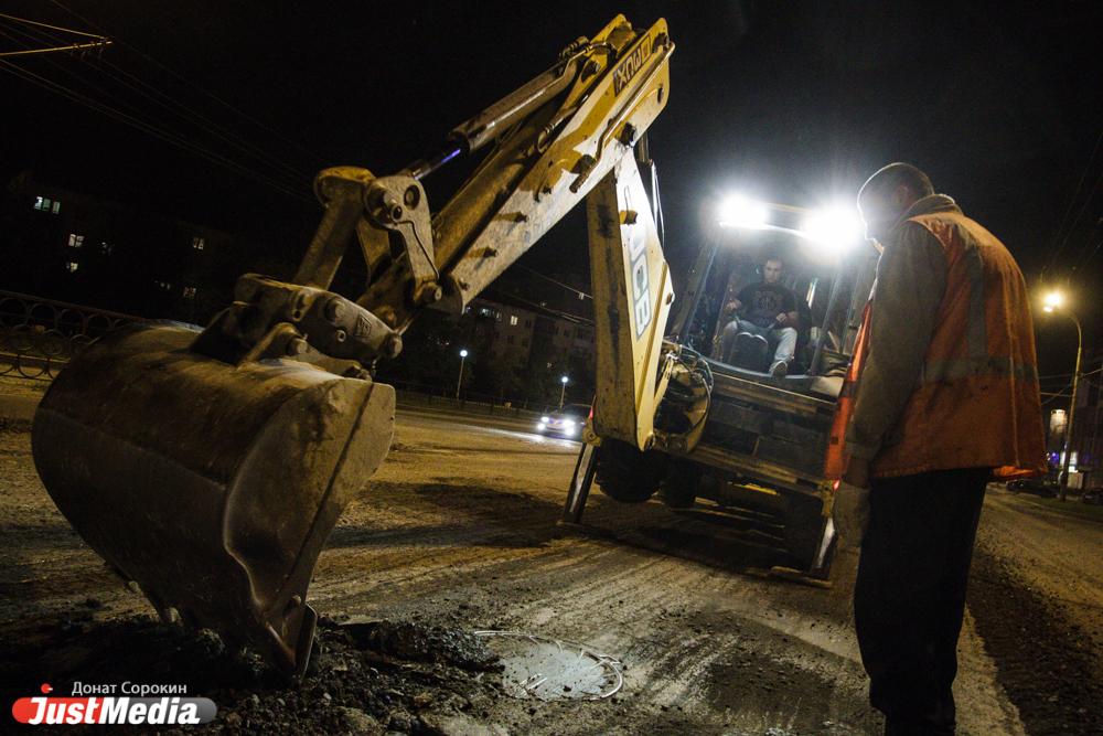 В Екатеринбурге по ночам будут закрывать движение на двух магистральных улицах - Фото 1