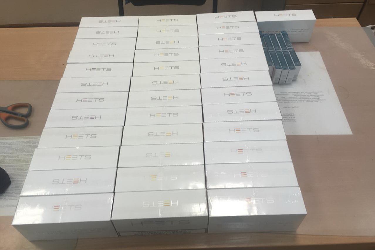 Кольцовские таможенники не дали китайцу вывезти из России 2,5 килограмма табака - Фото 1