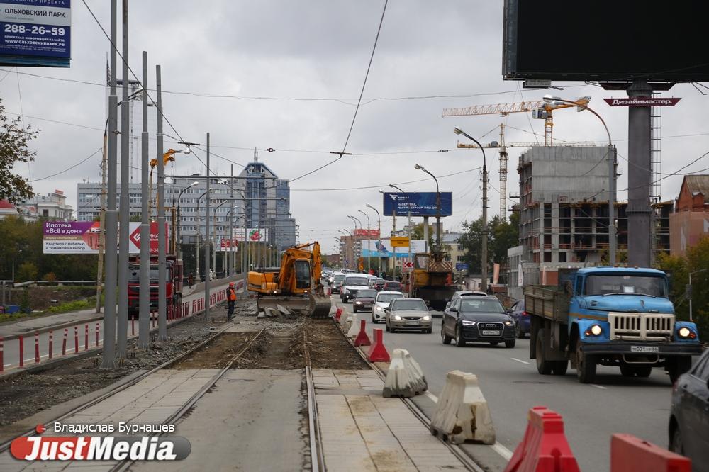 Автолюбители вздохнули с облегчением. В Екатеринбурге открыли движение по Макаровскому мосту - Фото 1