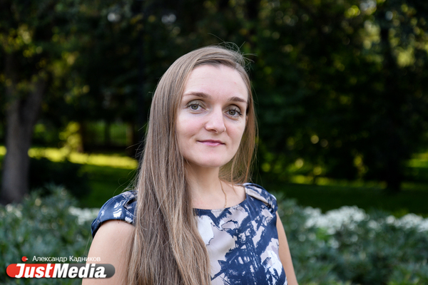 Ведущая Марина Багаутдинова: «Погода радует, поэтому бросайте дела и идите гулять». В Екатеринбурге +18