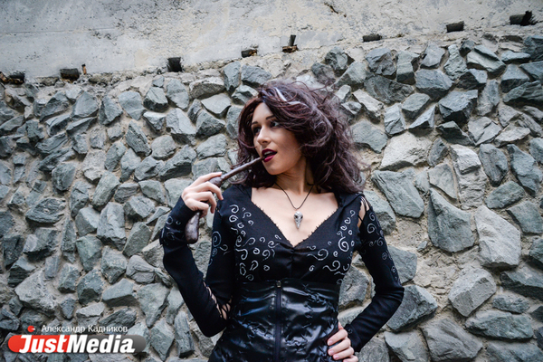 Беллатриса Лестрейндж: «Люблю дождь и мрак во славу темному лорду». В Екатеринбурге +14