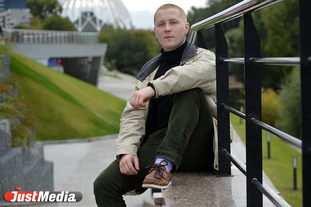 Журналист Роман Сумин: «Люблю осень за то, что лес остыл и листья сбросил». В Екатеринбурге +20 - Фото 1