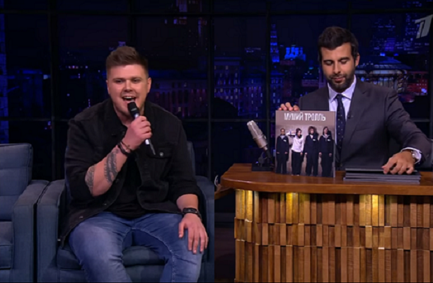 Екатеринбургский музыкант, которого заметил Киркоров, выступил в «Вечернем Урганте» - Фото 1