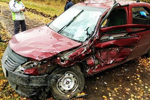 Детей, пострадавших в серьезном ДТП на уральской трассе, увезли в Екатеринбург на вертолете - Фото 1