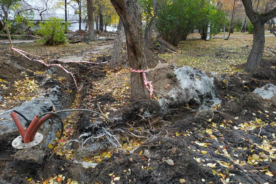 Экс-кандидат в мэры Екатеринбурга призвал горожан писать в прокуратуру заявления на подрядчика, работающего в сквере за Оперным - Фото 1