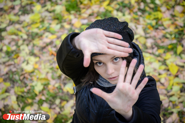 Студентка Полина Зиновьева: «Осень  – это пора,  чтобы как-то выжить». В Екатеринбурге +3 и мокрый снег. ФОТО, ВИДЕО