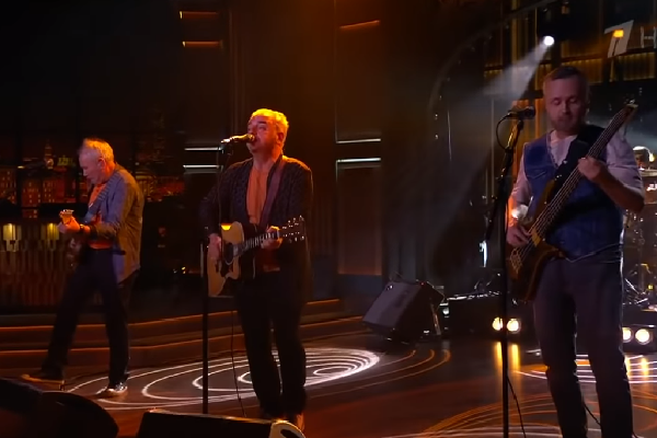 Группа «Чайф» исполнила новую песню в «Вечернем Урганте». ВИДЕО - Фото 1