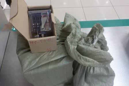 На кольцовской таможне задержали контрабандиста с четырьмя мешками реле для тепловозов - Фото 1