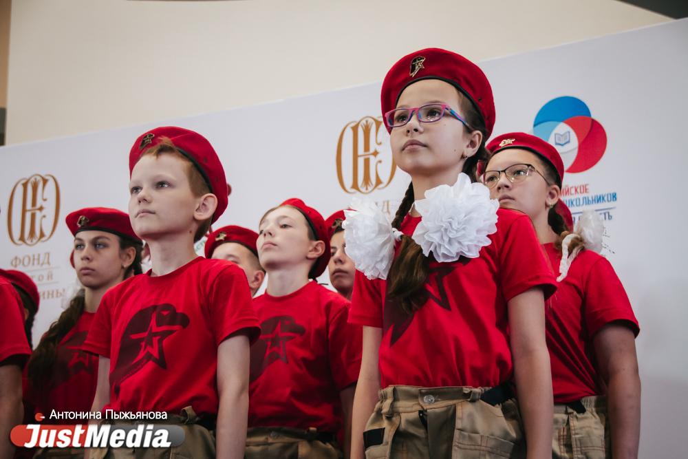 Прыгнуть с парашютом или заправить детям кровати в садике: юные уральцы осуществят мечты благодаря патриотическим программам - Фото 1