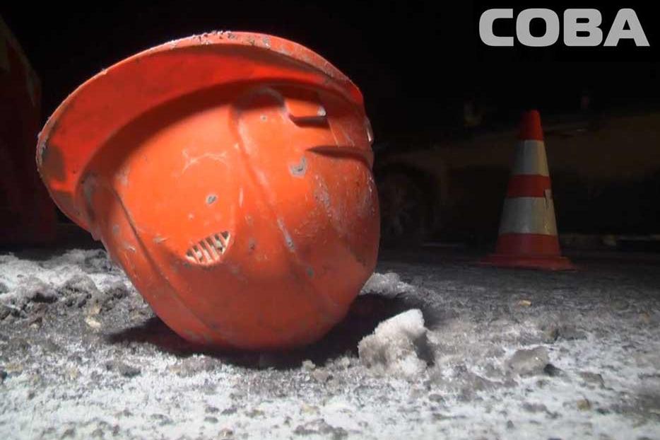 В Екатеринбурге водитель иномарки снес ограждение и сбил дорожного рабочего - Фото 1