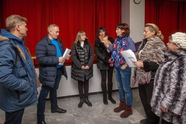 «Моя задача – напомнить властям об их обещаниях». Депутат Госдумы Альшевских встретился с активистами, которые пытаются сохранить ДК «Химмаш» - Фото 1