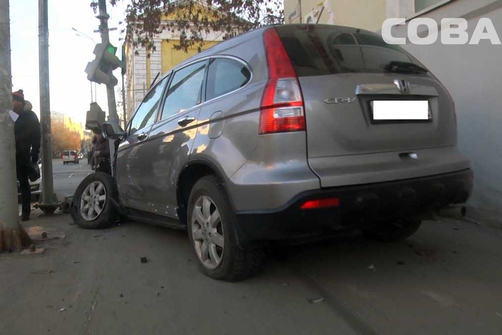 Следователи просят водителей, снявших ДТП на Фурманова на видео, принести в СК записи с регистраторов - Фото 1
