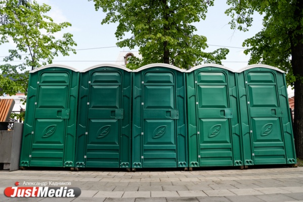 «Это деньги, бюджетные деньги». Туалеты и мусорные баки не вернутся в Екатеринбург - Фото 1
