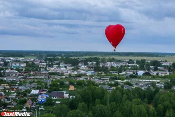 Проводим выходные в небе: екатеринбуржцы смогут прыгнуть с парашютом и полетать на воздушном шаре - Фото 1