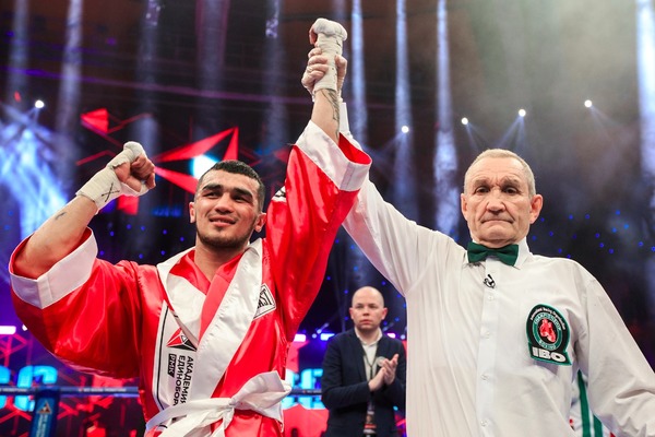 Четыре нокдауна за два раунда - Шавкат Рахимов провел успешную защиту титула IBO World - Фото 1