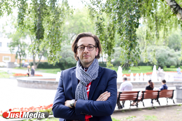 Жан Ромен Весперини, режиссер-постановщик оперы «Турандот»: «Здесь погода прекрасная: есть солнце, но не так жарко». В четверг в Екатеринбурге +16. ФОТО, ВИДЕО - Фото 1