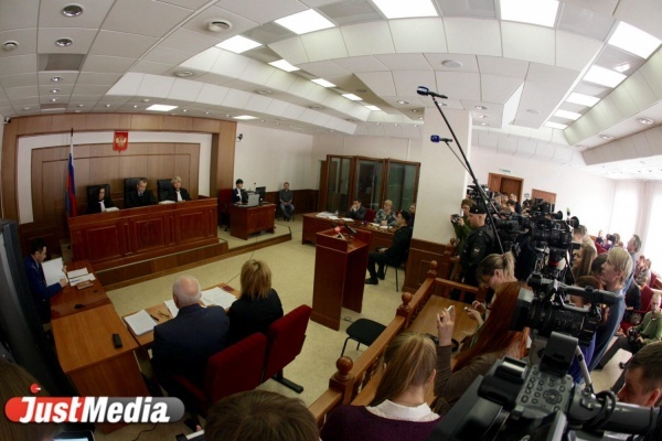 Березовский суд арестовал одного из подростков, обвиняемых в жестоком избиении и смерти инвалида  - Фото 1