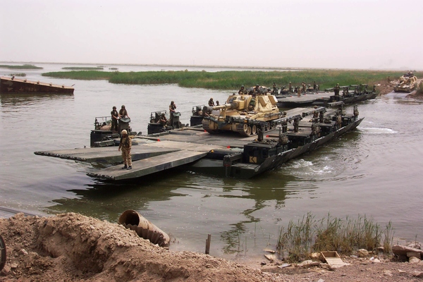 На армейском форуме впервые продемонстрируют наведение танковой переправы - Фото 1