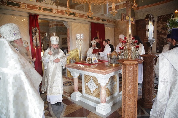 Митрополит Кирилл освятил возрожденный храм имени иконы «Всех Скорбящих радость» - Фото 1