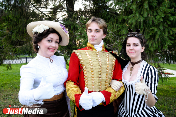 Клуб исторических танцев Pas de côté: «Уже холодает, так что скоро будут осенние балы в помещениях». В Екатеринбурге +19 - Фото 1