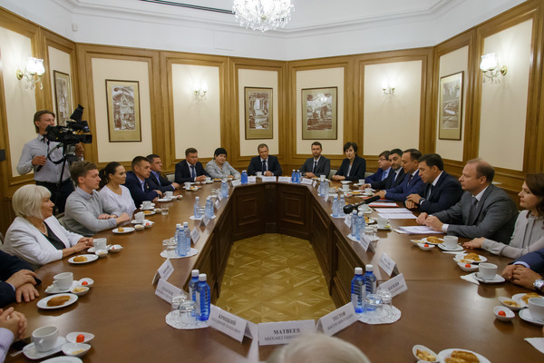 На встрече с избранными депутатами ЕГД Куйвашев назвал результат «Единой России» «достойным» - Фото 1