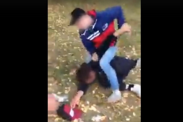 На Урале подростки снова избили инвалида - Фото 1