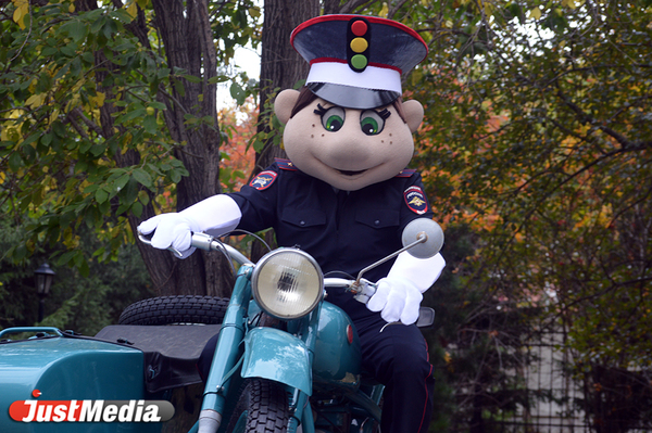 Петя Светофоров: «Главное, чтобы плохая погода не мешала дорожному движению и не создавала аварийных ситуаций». В Екатеринбурге +6 градусов. ФОТО - Фото 1