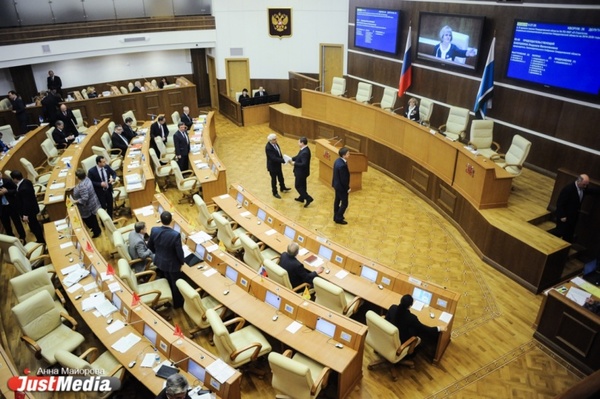 Свердловские депутаты отправили коллегам из Крыма телеграмму с соболезнованиями по поводу трагедии в Керчи - Фото 1