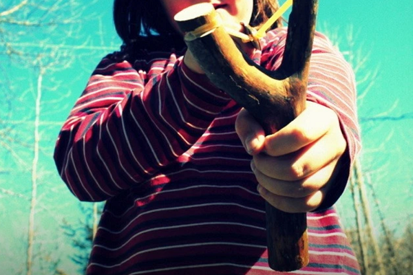 Пятиклассники сломали екатеринбургскому школьнику позвоночник за то, что он обстреливал их из рогатки - Фото 1