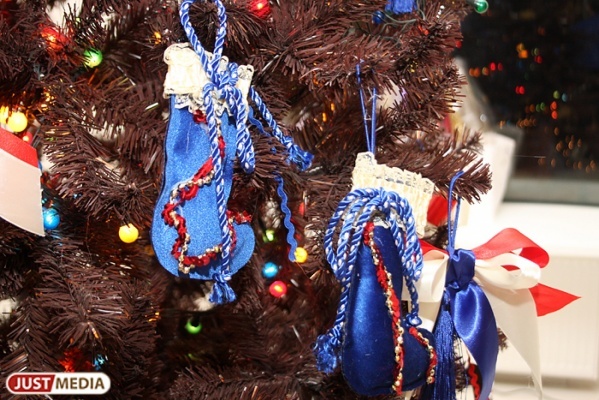 Новогодняя елка у здания свердловского правительства обойдется в 400 тысяч рублей - Фото 1